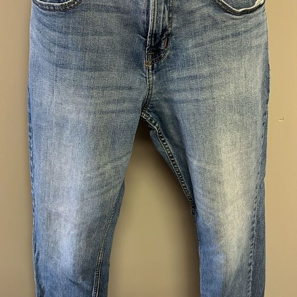 Old Navy Men’s Light Wash Faded Athletic Built-In Flex Straight Jeans- 33 X 30 - Picture 7 of 11